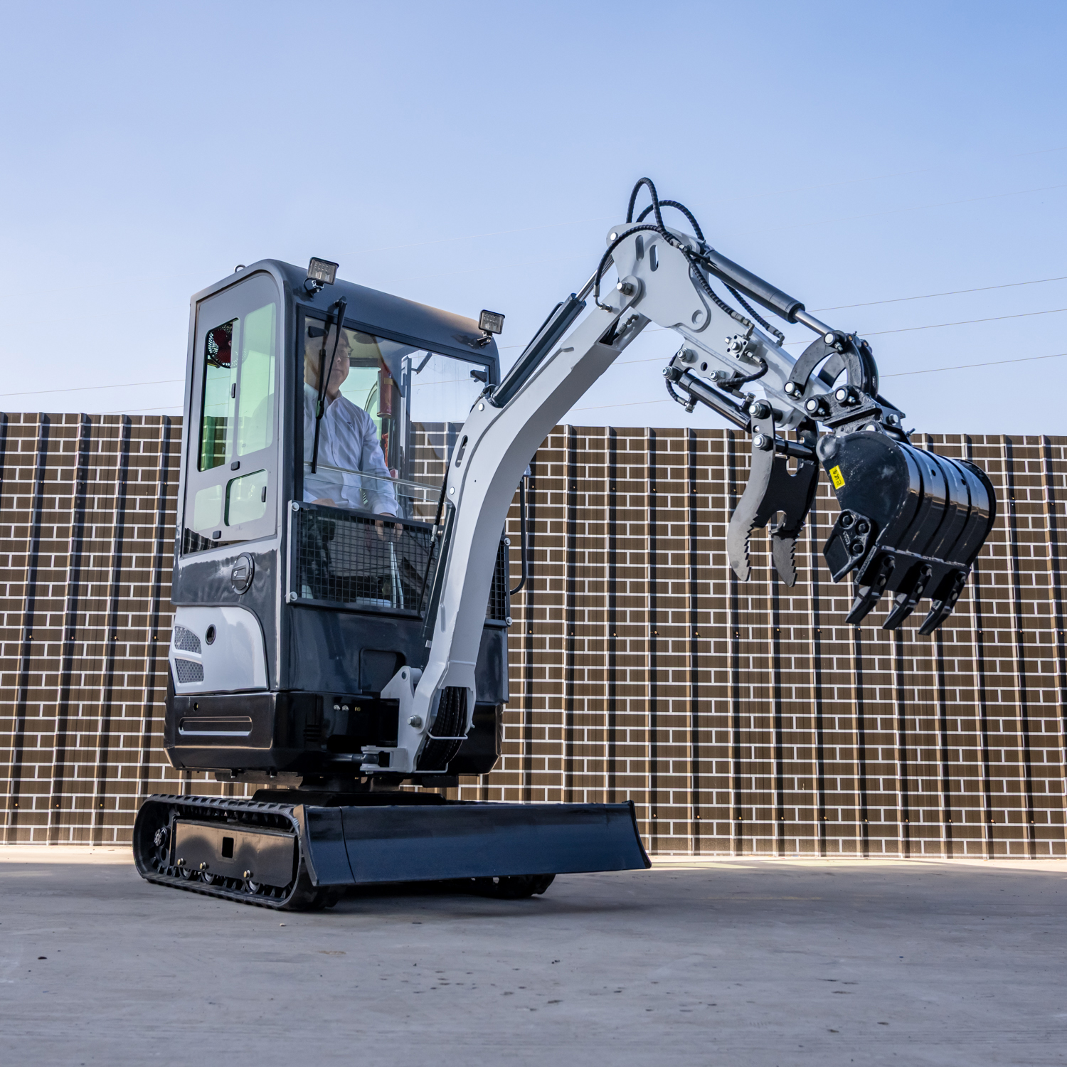 Mini Excavator 1.5Tons Pilot C - Tractor Backhoe incelemesi ve fiyatı