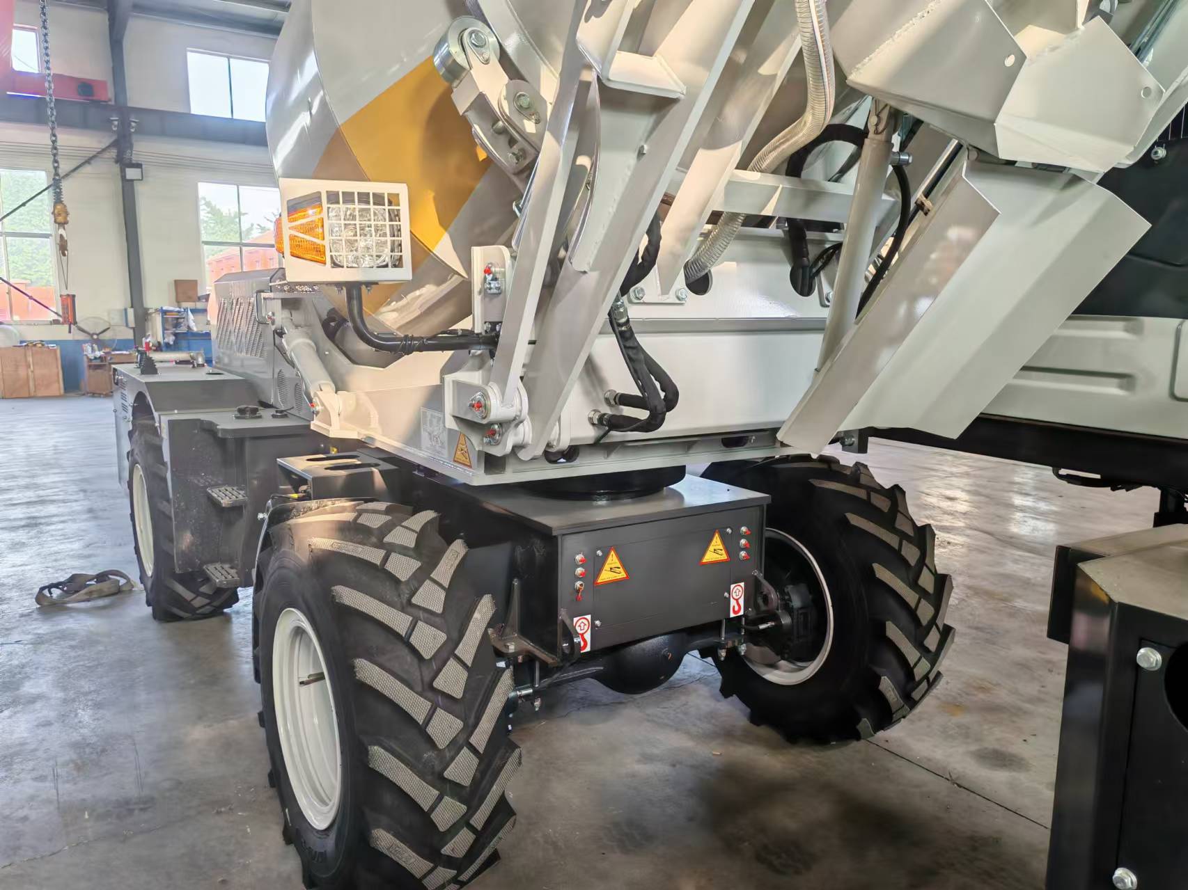 2.6m³ Self Loading Concrete Mi - Heavy Equipment Mixer incelemesi ve fiyatı